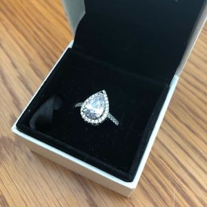 Teardrop / pear ring